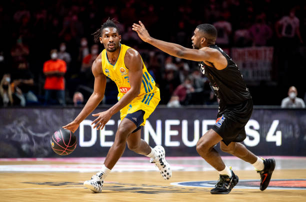 洛佩斯以其 洛佩斯以其