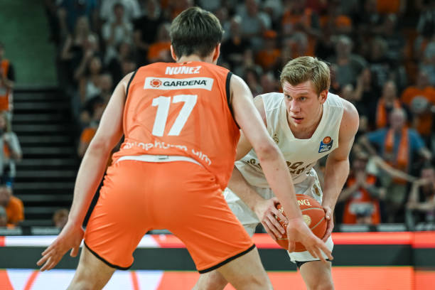 还在关键时 还在关键时