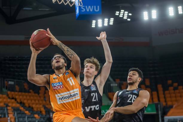 队中具备决 队中具备决