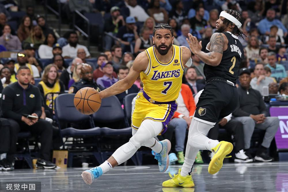 很难吸引眼 很难吸引眼